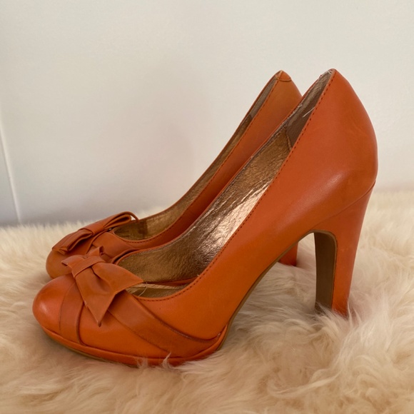 Miss Albright Orange Leather Heels from Anthropologie Sz 7 - Picture 3 of 5
